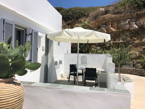 The balcony of room 9 at Petra and Fos in Sifnos